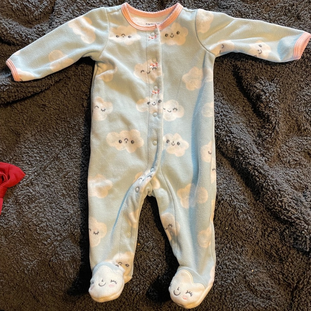 Carter’s sleep and play fleece footed nightie. Snap up. Excellent condition